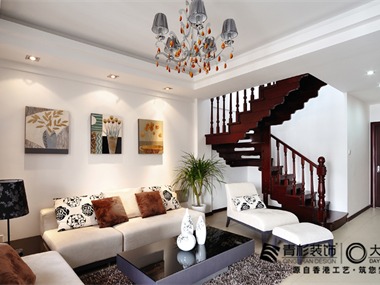 设计师将居室的整体风格定位为现代主义风格，主体色调