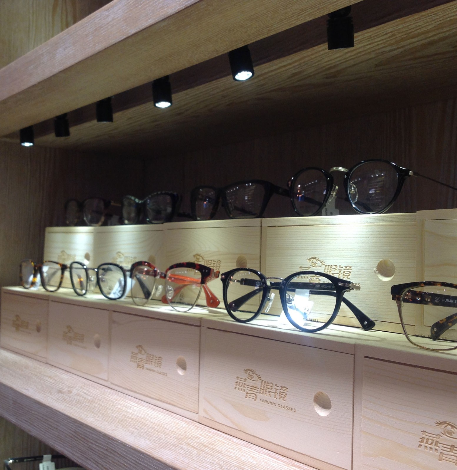 燕青眼镜商品展示柜
